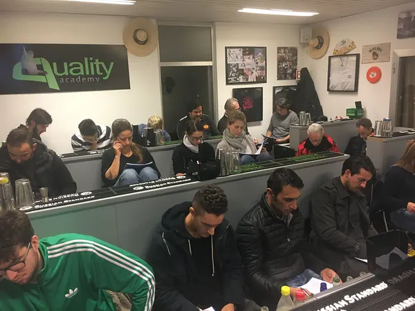 Corsisti in aula durante la lezione teorica del corso HACCP